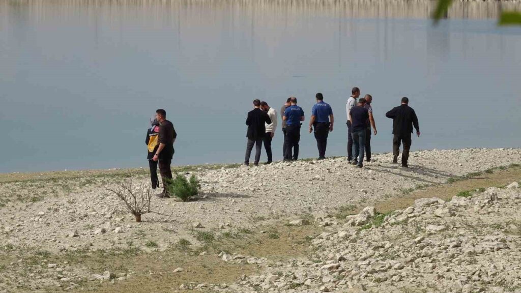 malatya-battalgazide-piknikcilerin-ihbariyla-goletten-erkek-cesedi-cikarildi-6R1HxbVF